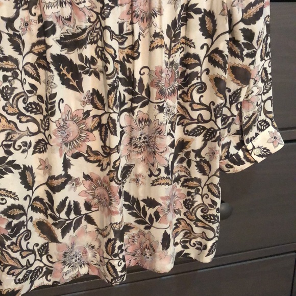 💐🌹🌷Muted/distressed floral LOFT blouse size XS - Picture 11 of 15